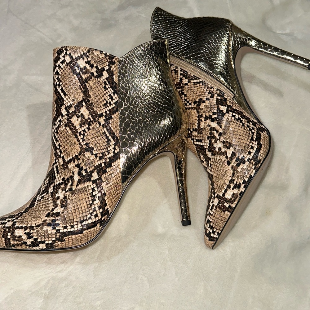 BCBG BOOTIES